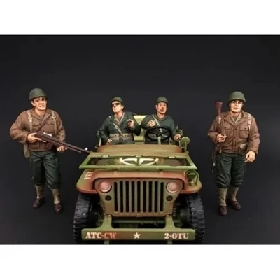 US Army WWII 4 Piece Figure Set For 1:18 Scale Models By American Diorama 4 US Army WWII 4 Piece Figure Set For 1:18 Scale Models By American Diorama - Image 2