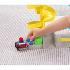 Fisher-Price Little People Helpful Neighbors Wheelie Garage -Toy Store GUEST 438320ac 02d5 4a69 adcc 2cd3e92265f2